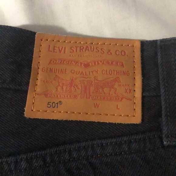 Levi’s High Waisted Jean Shorts - Picture 8 of 10